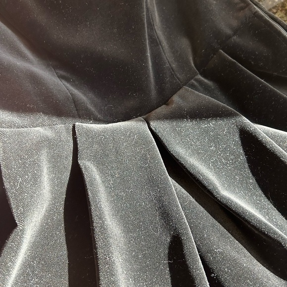 Vintage 90’s Laura Ashley Velvet Dress. Sweetheart neck. Puff sleeve. True waist - Picture 15 of 15